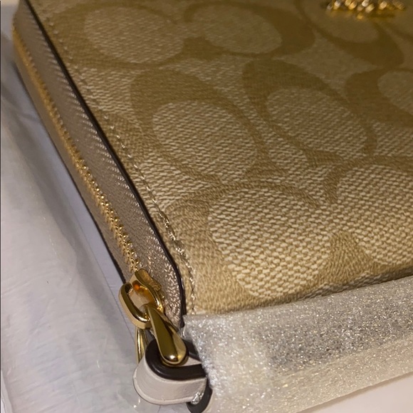 Coach Large Phone Wallet In Signature Canvas LIGHT - Picture 6 of 16